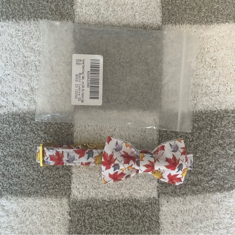 Lionet Paws Bowtie Dog Collar - Fall Leaves - BNWT